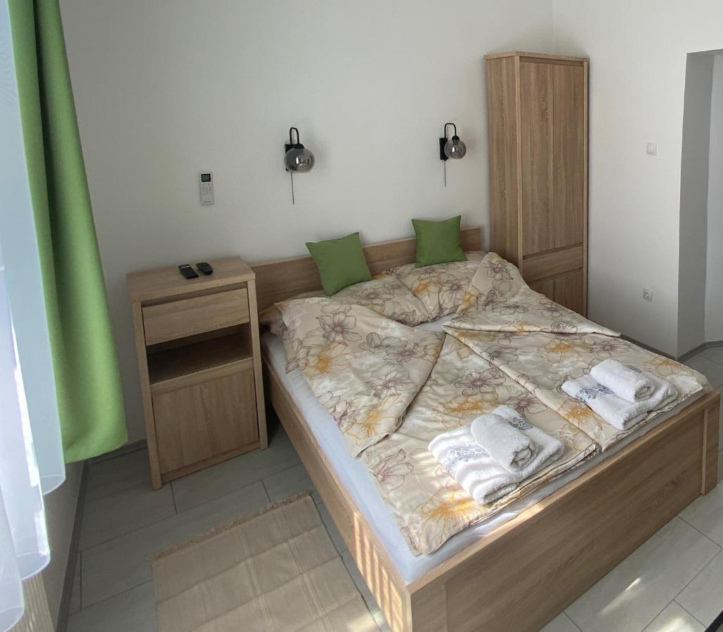 RÁD-VÁR Apartmanház Eger Kültér fotó