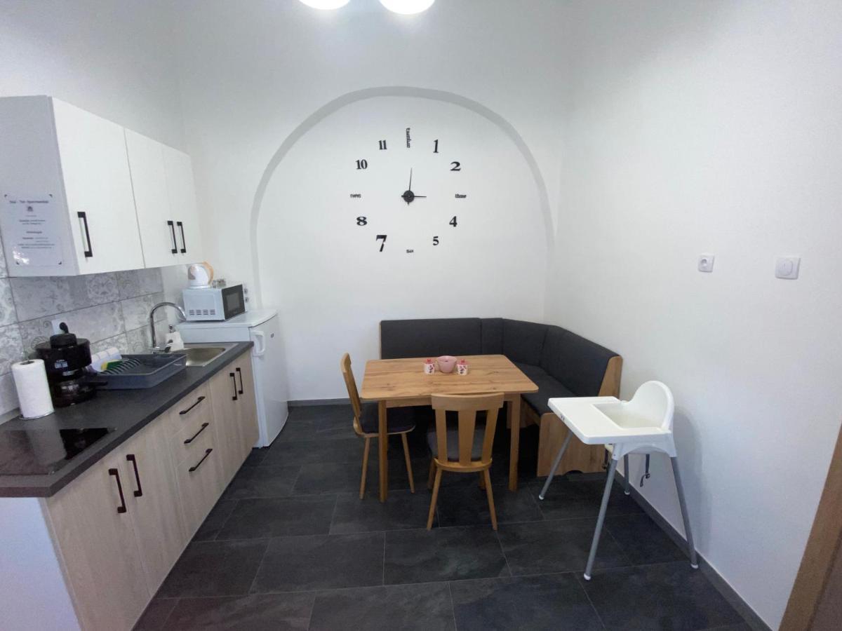 RÁD-VÁR Apartmanház Eger Kültér fotó