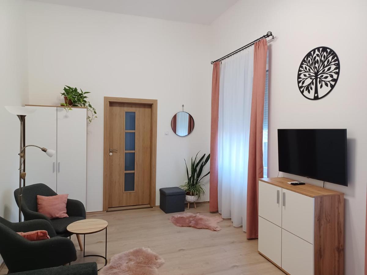RÁD-VÁR Apartmanház Eger Kültér fotó
