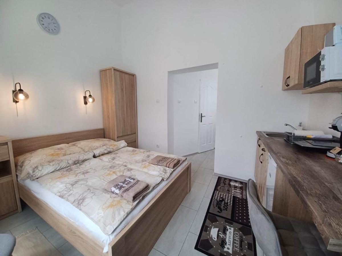 RÁD-VÁR Apartmanház Eger Kültér fotó