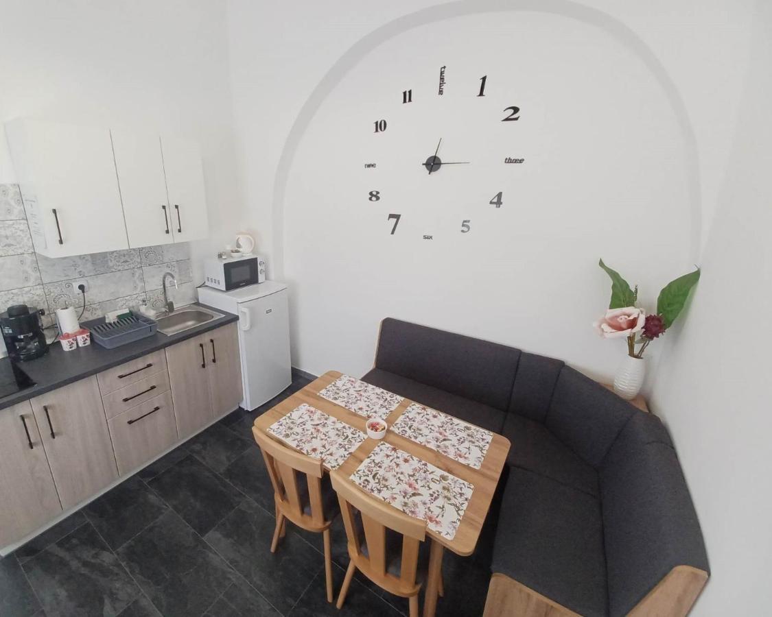 RÁD-VÁR Apartmanház Eger Kültér fotó