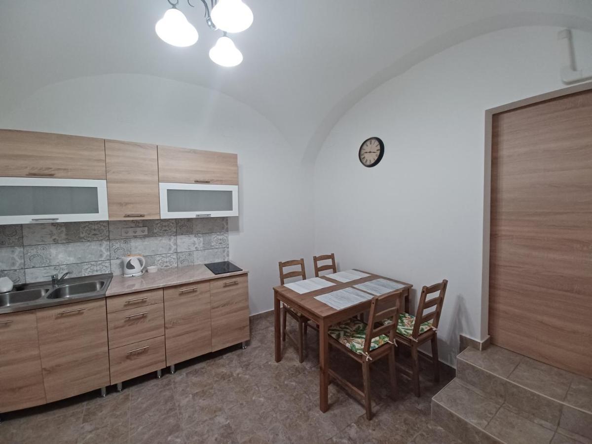 RÁD-VÁR Apartmanház Eger Kültér fotó