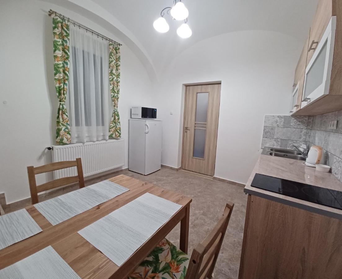 RÁD-VÁR Apartmanház Eger Kültér fotó