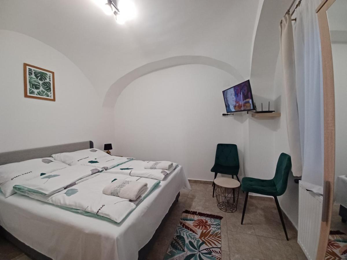 RÁD-VÁR Apartmanház Eger Kültér fotó