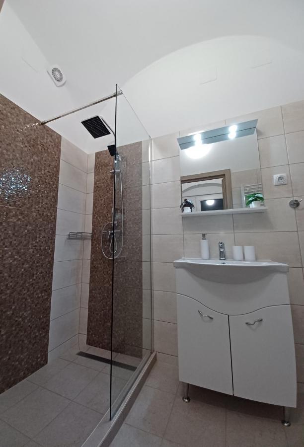 RÁD-VÁR Apartmanház Eger Kültér fotó